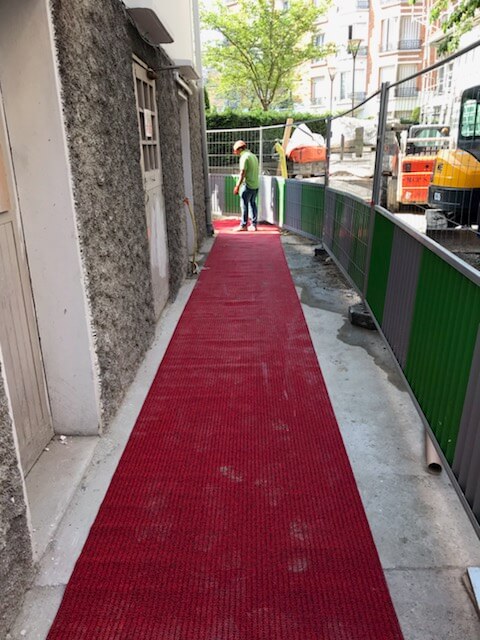 ANOXA : Tapis de chantier antidérapant en PVC pour sécurisation de  circulation des piétons – Batiproduits